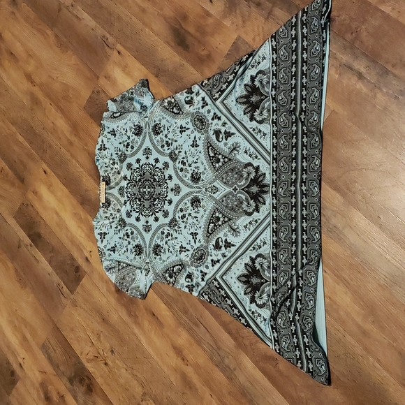 Nice top - Picture 4 of 5